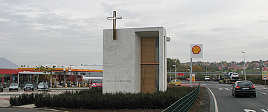 Seit 10 Jahren Rückzugsort für Reisende auf dem SVG-Autohof an der A7 bei Kassel: Die Autobahnkapelle «Licht auf dem Weg». (Foto: medio.tv/Schauderna)