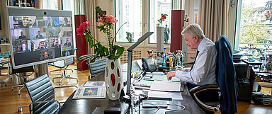 Unter der Leitung von Ministerpräsident Volker Bouffier tauschten sich Vertreter der Hessischen Landesregierung mit den Spitzen der Evangelischen Kirchen und der Katholischen Bistümer in Hessen aus. (Foto: Hessische Staatskanzlei)