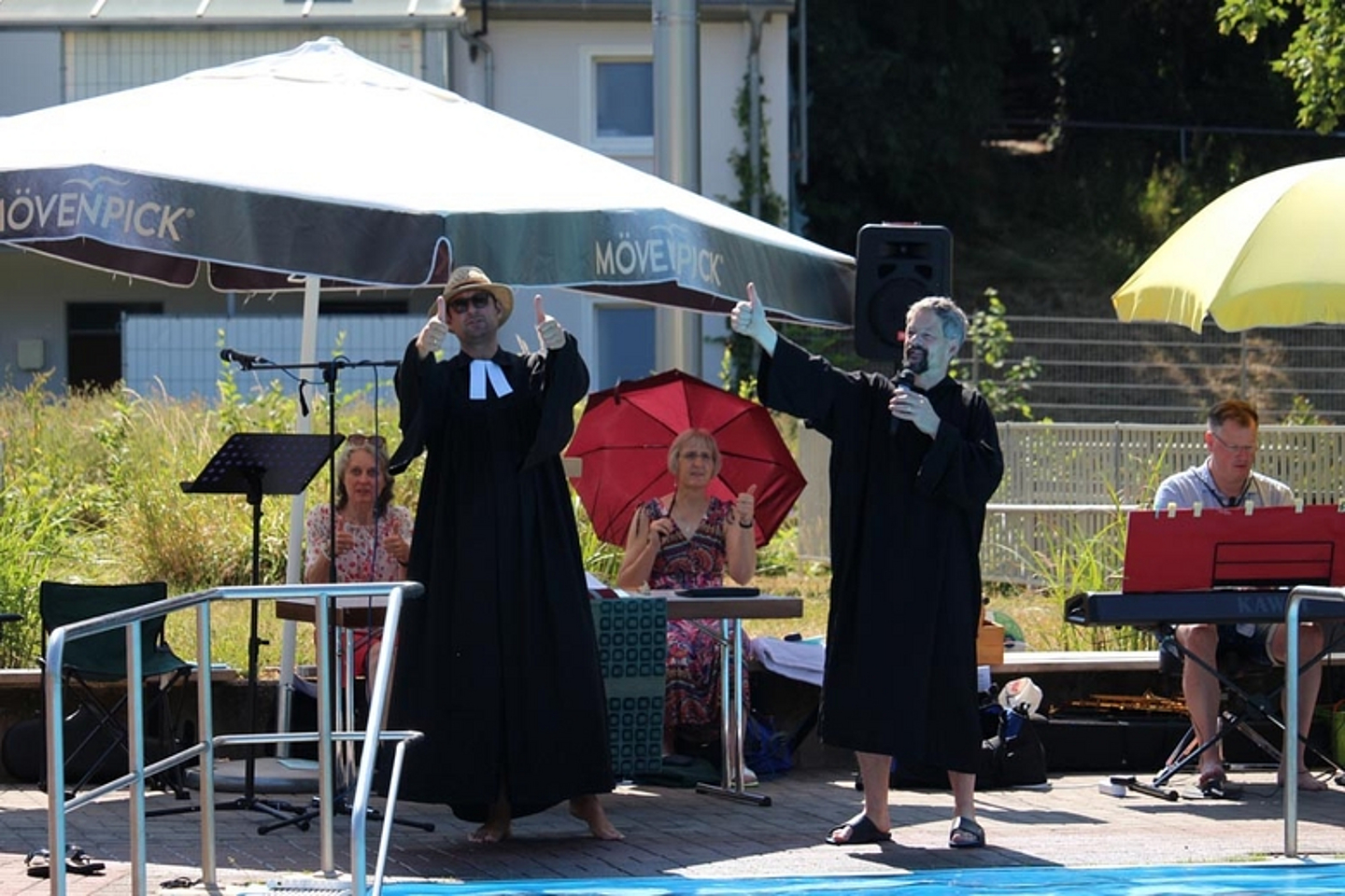 Tauferinnerungsgottesdienst im Freibad in Fulda-Petersberg. (Fotos: Claudia Pfannemüller) 