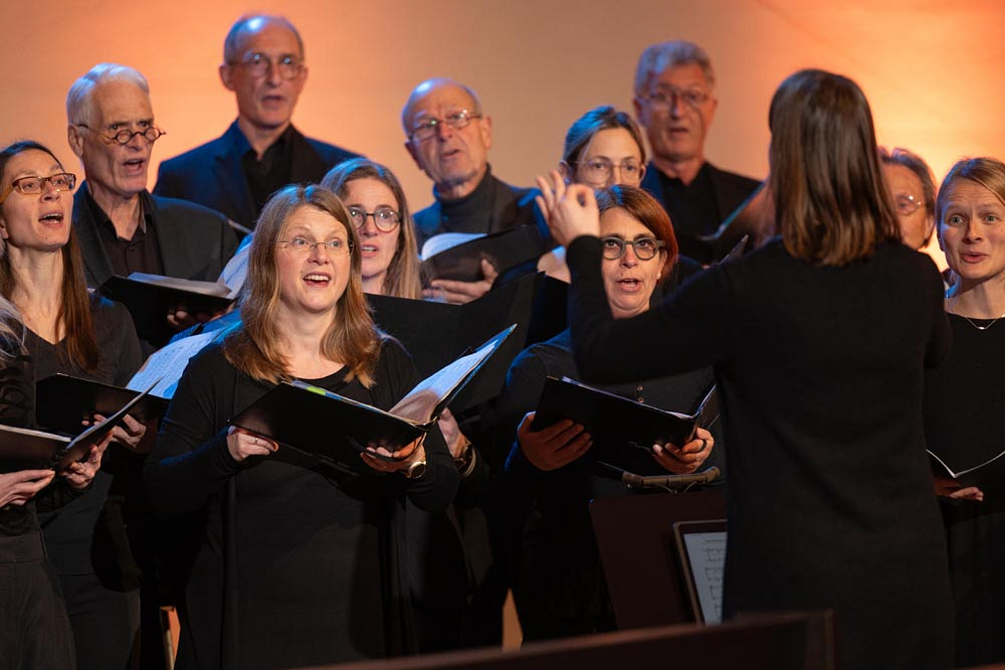 Eine Auswahl des Kammerchores der Christuskirche Fulda unter der Leitung von Stefanie Muhl