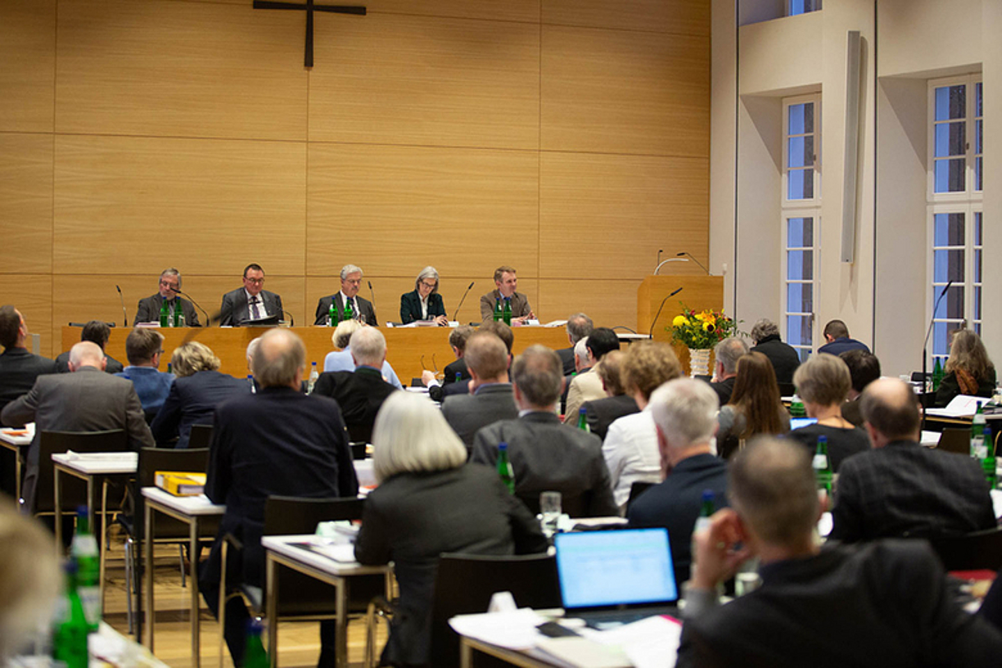 Blick in den Synodalsaal