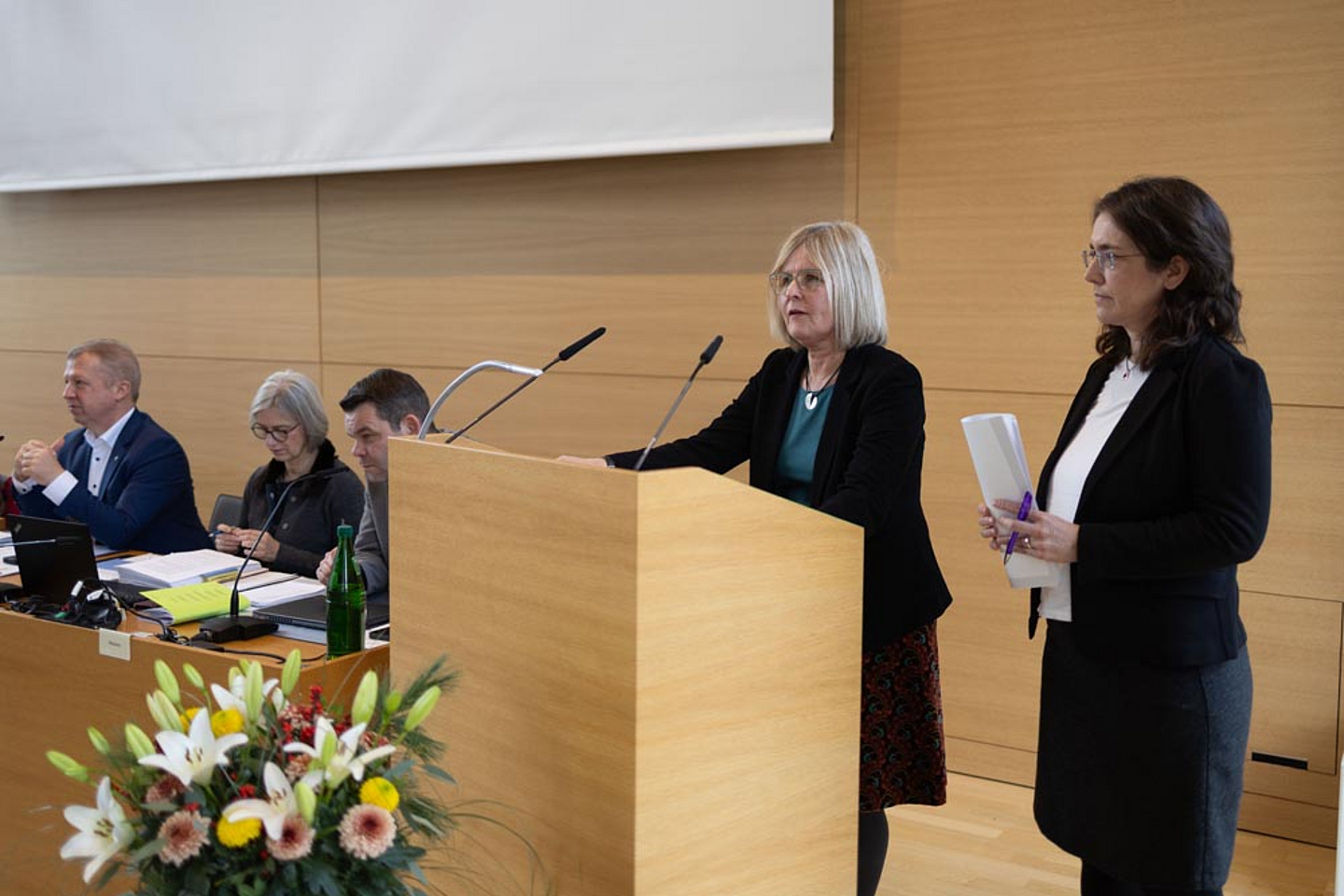 Pfarrerin Ulrike Joachimi und Diakonin Esther Koch zur KV-Wahl 2025