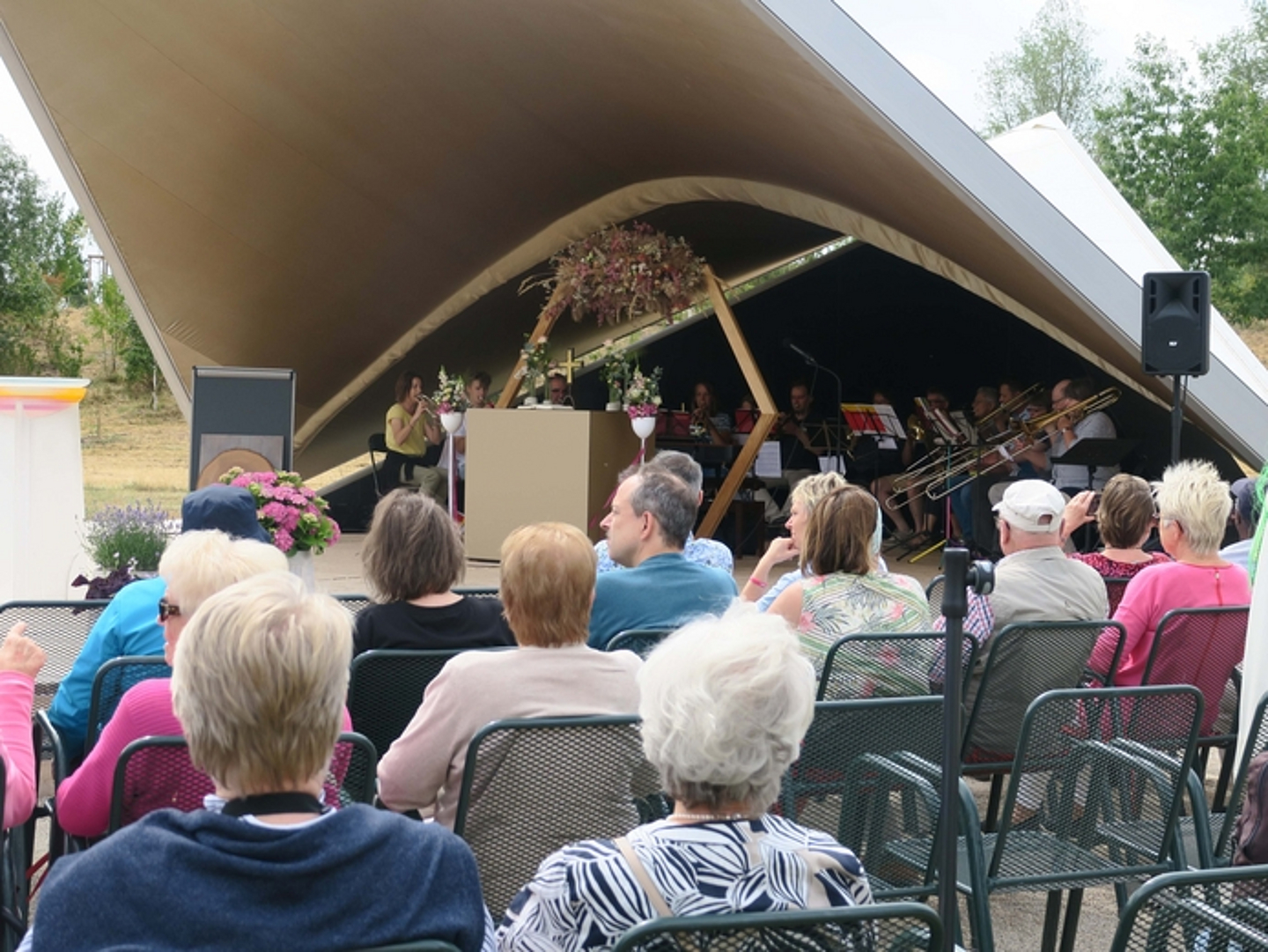 Gottesdienst mit Baum-Aktion zur Themenwoche «Bäume und Pflanzen» auf der Landesgartenschau in Fulda.
