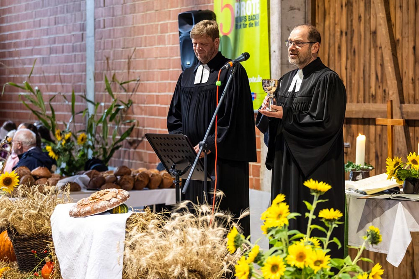 5.000 Brote - Konfis backen Brot für die Welt 5.000 Brote - Konfis backen Brot für die Welt - Eröffnungsgottesdienst am 28. September 2025 in Vellmar
