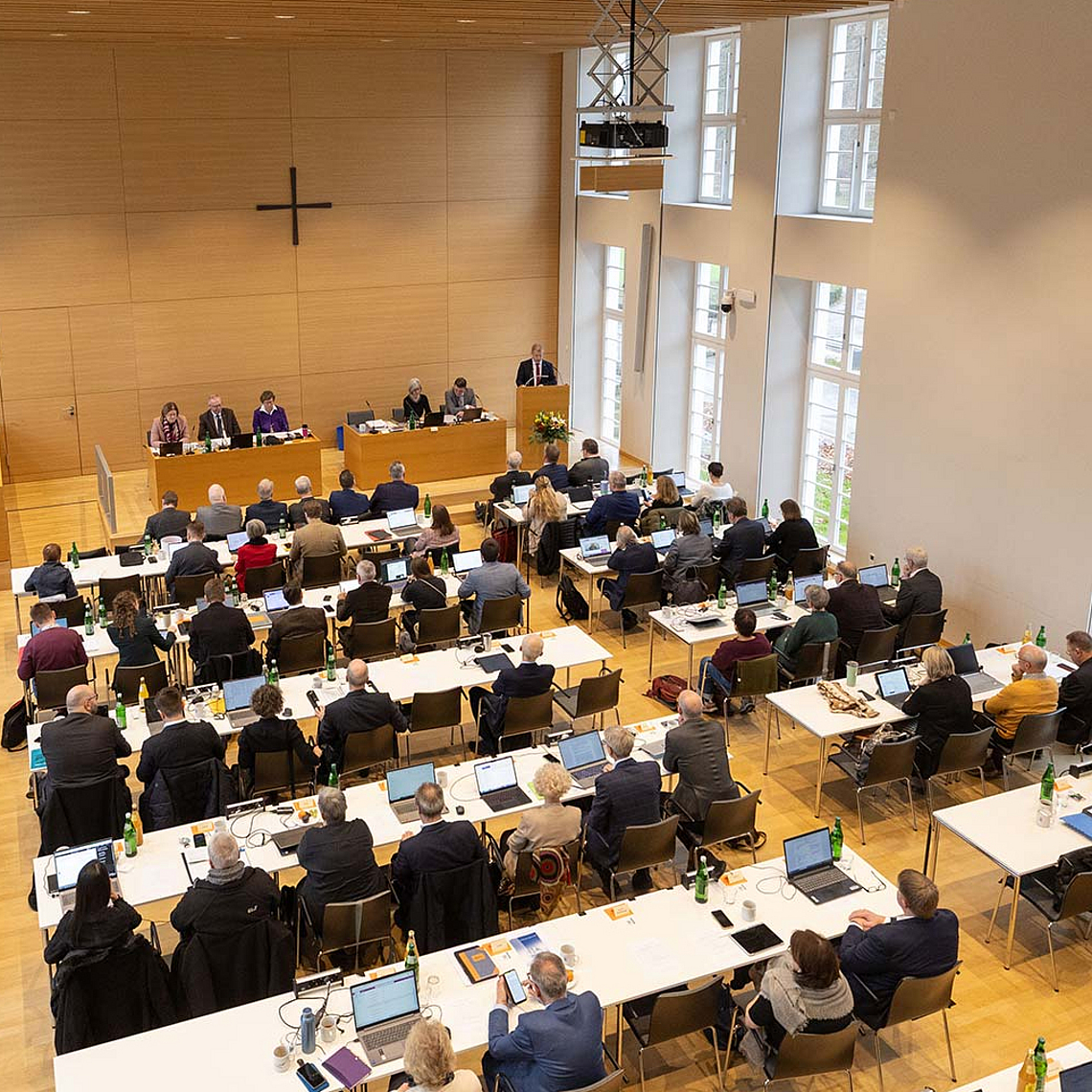 Blick in den Synodalsaal der Evangelischen Tagungsstätte im nordhessischen Hofgeismar