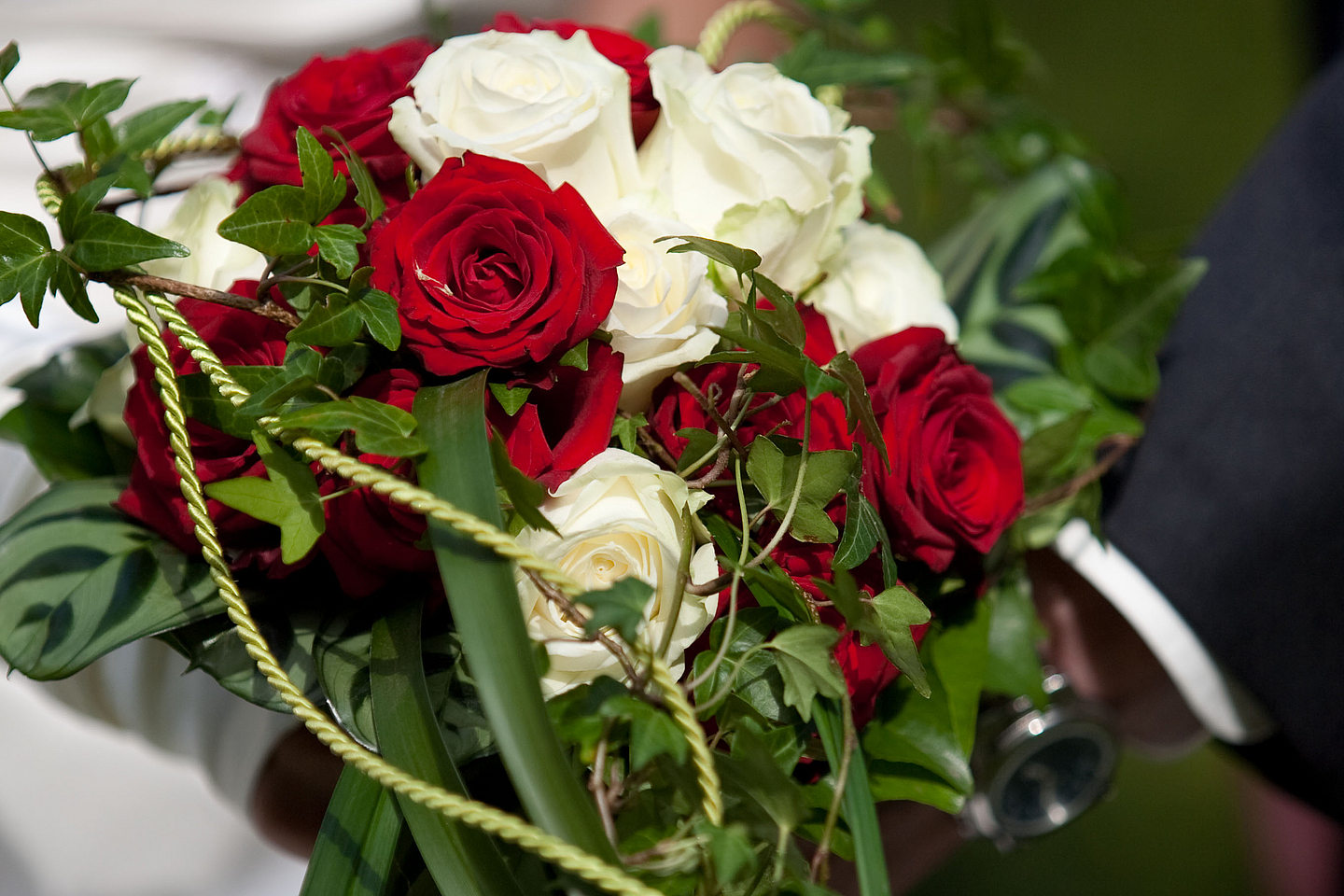 Hochzeitspaar mit Brautstrauß