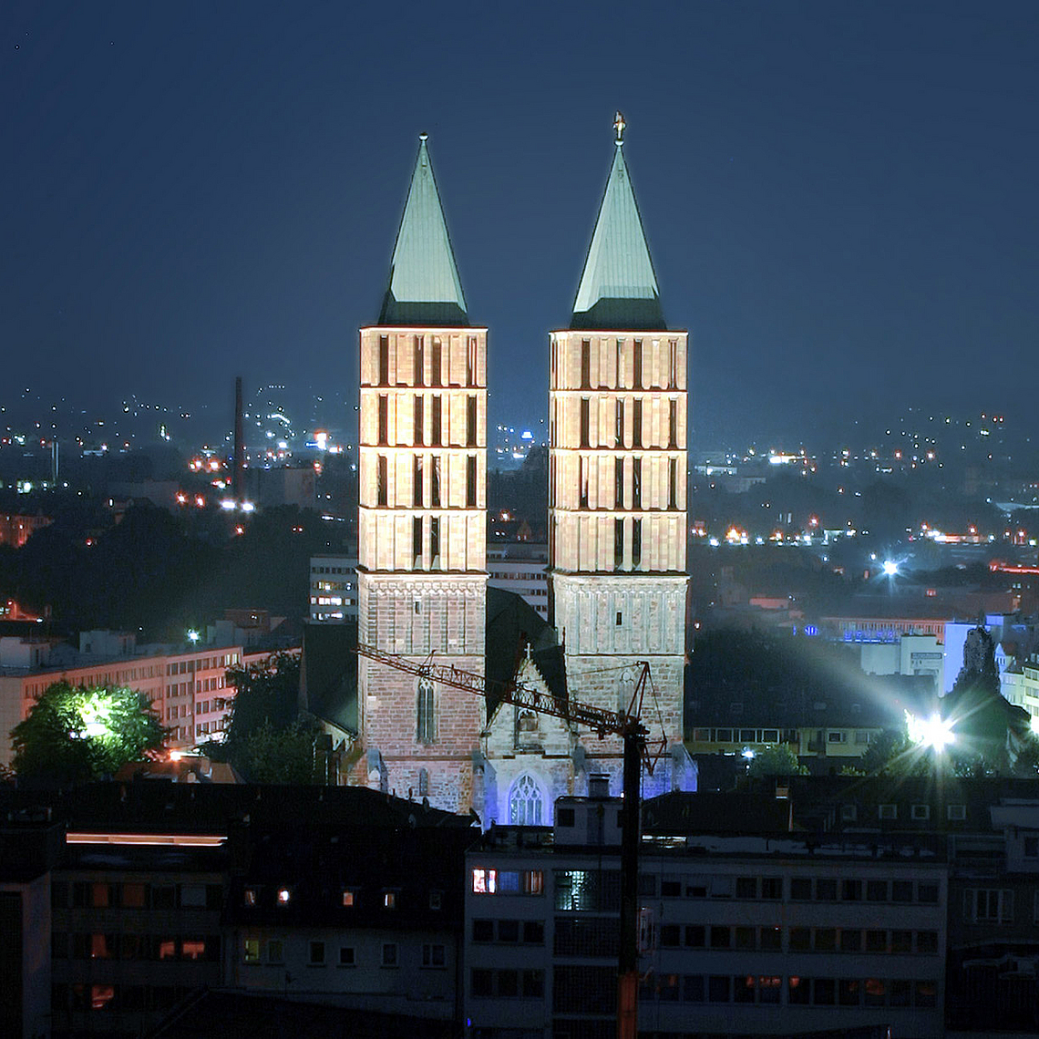 Die Kasseler Martinskirche wurde in der Bombennacht vom 22. Oktober 1943 stark beschädigt. Die Osanna-Glocke der Kirche läutet jedes Jahr an dem Abend der Nacht zur Erinnerung an die Ereignisse.