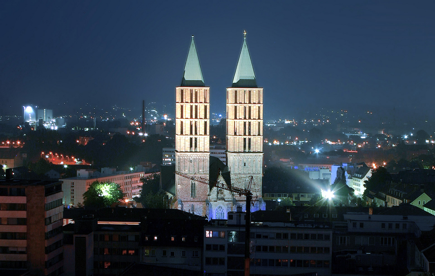 Die Kasseler Martinskirche wurde in der Bombennacht vom 22. Oktober 1943 stark beschädigt. Die Osanna-Glocke der Kirche läutet jedes Jahr an dem Abend der Nacht zur Erinnerung an die Ereignisse. Die Kasseler Martinskirche wurde in der Bombennacht vom 22. Oktober 1943 stark beschädigt. Die Osanna-Glocke der Kirche läutet jedes Jahr an dem Abend der Nacht zur Erinnerung an die Ereignisse.