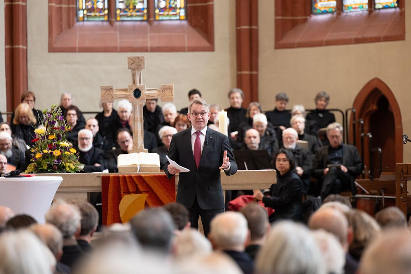 Propst Dr. Volker Mantey moderierte die Veranstaltung Propst Dr. Volker Mantey moderierte die Veranstaltung