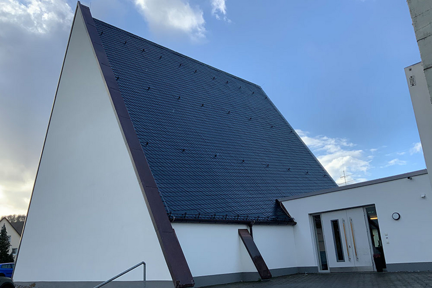 Ansichten der Friedenskirche in Bad Wildungen (Foto: Stiftung KiBa)