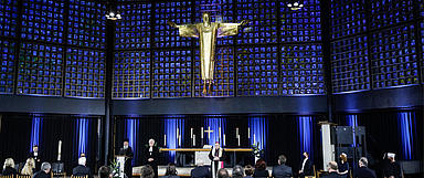 Am vergangenen Sonntag hat eine Corona-Gedenkveranstaltung in der Kaiser-Wilhelm-Gedächtniskirche in Berlin stattgefunden. (Foto: Gordon Weltes/Pool/KNA)