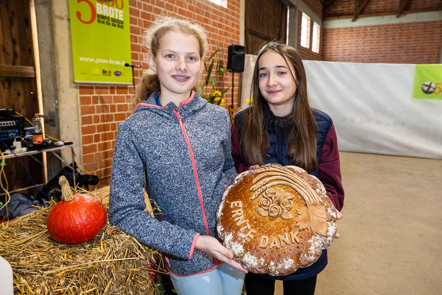 5.000 Brote - Konfis backen Brot für die Welt 5.000 Brote - Konfis backen Brot für die Welt - Eröffnungsgottesdienst am 28. September 2025 in Vellmar