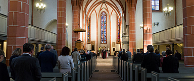 Bedingt durch die Auflagen der Corona-Pandemie wurden erstmals zwei Gottesdienste gefeiert, in denen die Pfarrerinnen und Pfarrer ihr 25., 40., 50., 60. und 65. Jubiläum ihrer Ordination feierten. (Foto: medio.tv/Socher)