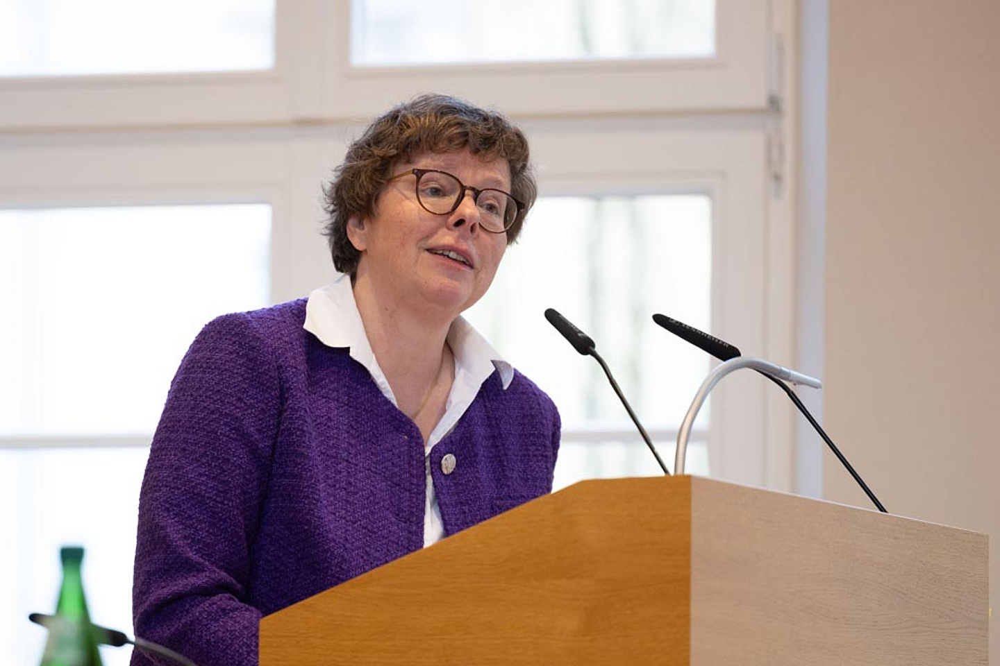 Bischöfin Dr. Beate Hofmann bei ihrem Bericht vor der Synode