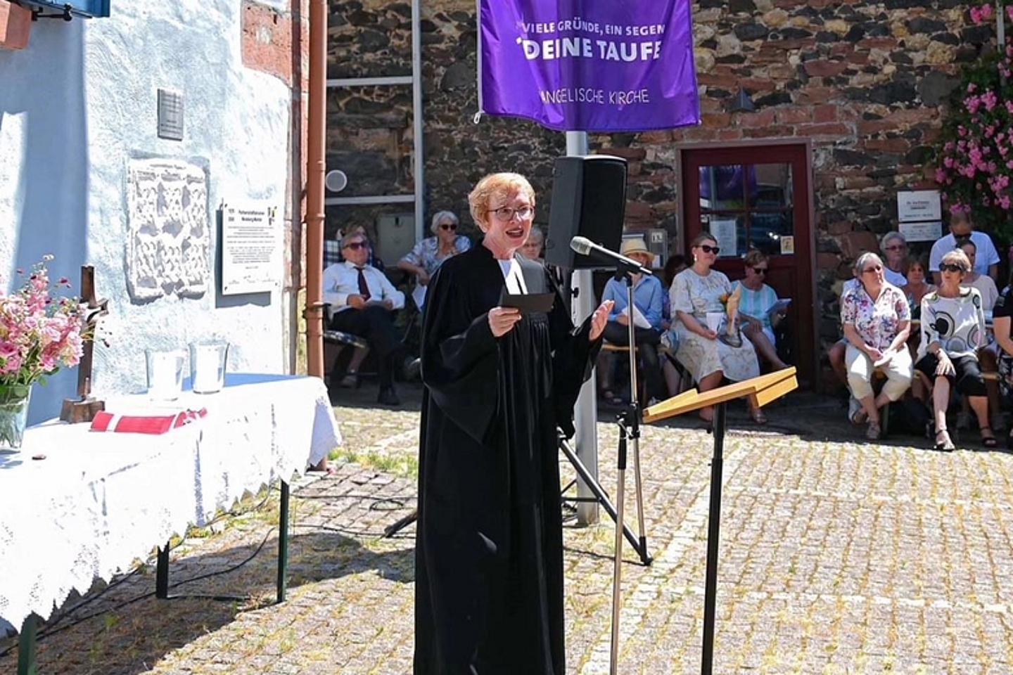 Tauffest des Kirchenkreises Hanau am Partnerschaftsbrunnen in Wachenbuchen. (Foto: foto_goebel.de)