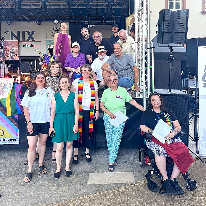 Die Beteiligten am CSD-Gottesdienst in Hanau