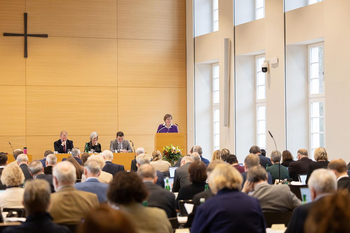 Bischöfin Dr. Beate Hofmann bei ihrem Bericht vor der Synode