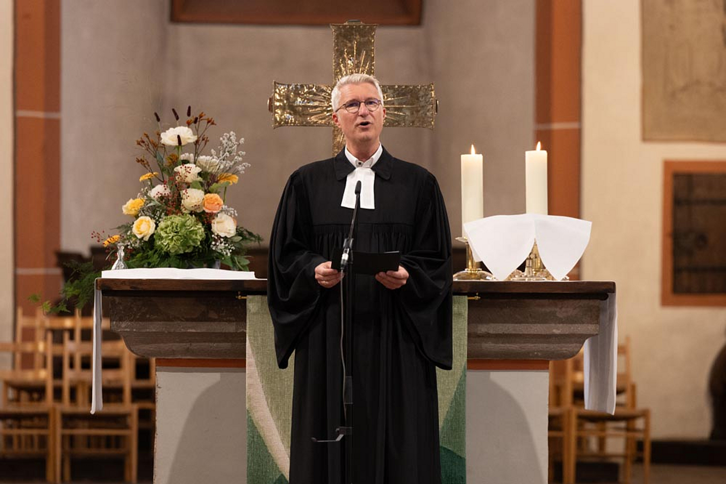 Begrüßte im Namen des Kirchenkreises: Der stellvertretende Dekan Pfarrer Michael Zehender