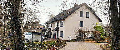 Dient bereits als Unterkunft für rund 200 Geflüchtete: Die ehemalige Kirchliche Aus- und Fortbildungsstätte (KIFAS) in Kassel-Bad Wilhelmshöhe. (Foto: medio.tv/Schauderna)