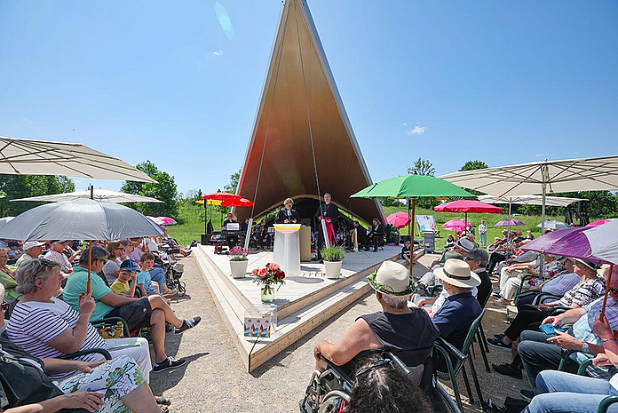 Ökum. Pfingstmontagsgottesdienst Landesgartenschau Fulda Anziehungspunkt und Segensort: Das Himmelszelt der Evangelischen Kirche auf der Landesgartenschau in Fulda. (Foto: medio.tv/Schauderna)