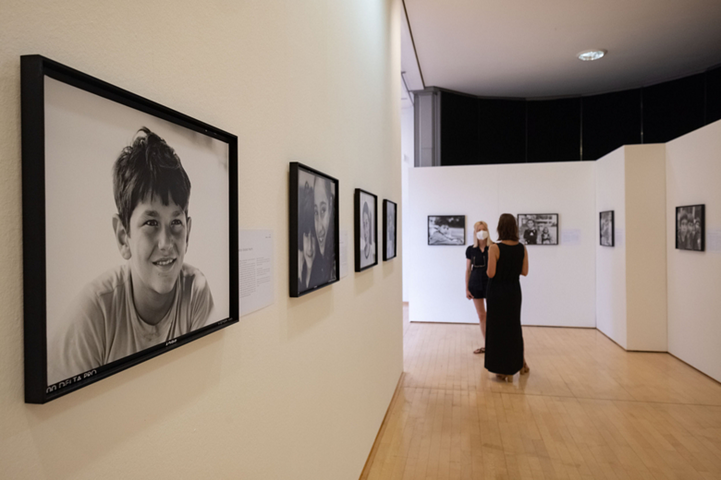 Fotoausstellungen DARK WATERS und NEUE WELT Sepulkralmuseum
