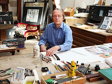Erhardt Jakobus Klonk 2011 in seinem Atelier in Oberrosphe.