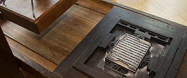 Bibeldruckpresse im Vorraum des Festsaals. Der Buchdruck machte eine Verbreitung der Bibel in allen Sprachen möglich. (alle Fotos: medio.tv/Schauderna)