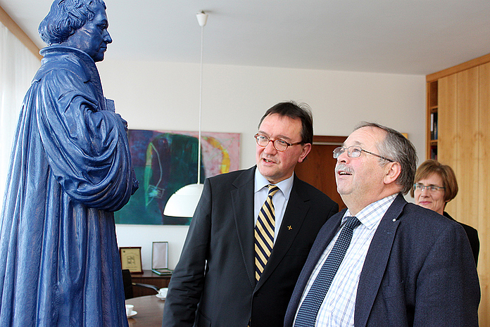 Landtagspraesident Kartmann zu Gast im Haus der Kirche Geburtstagsgruß zum 60.: Der Präsident des Hessischen Landtags, Norbert Kartmann (CDU), zu Gast im Haus der Kirche in Kassel (2014). (Foto: medio.tv/Fischer)