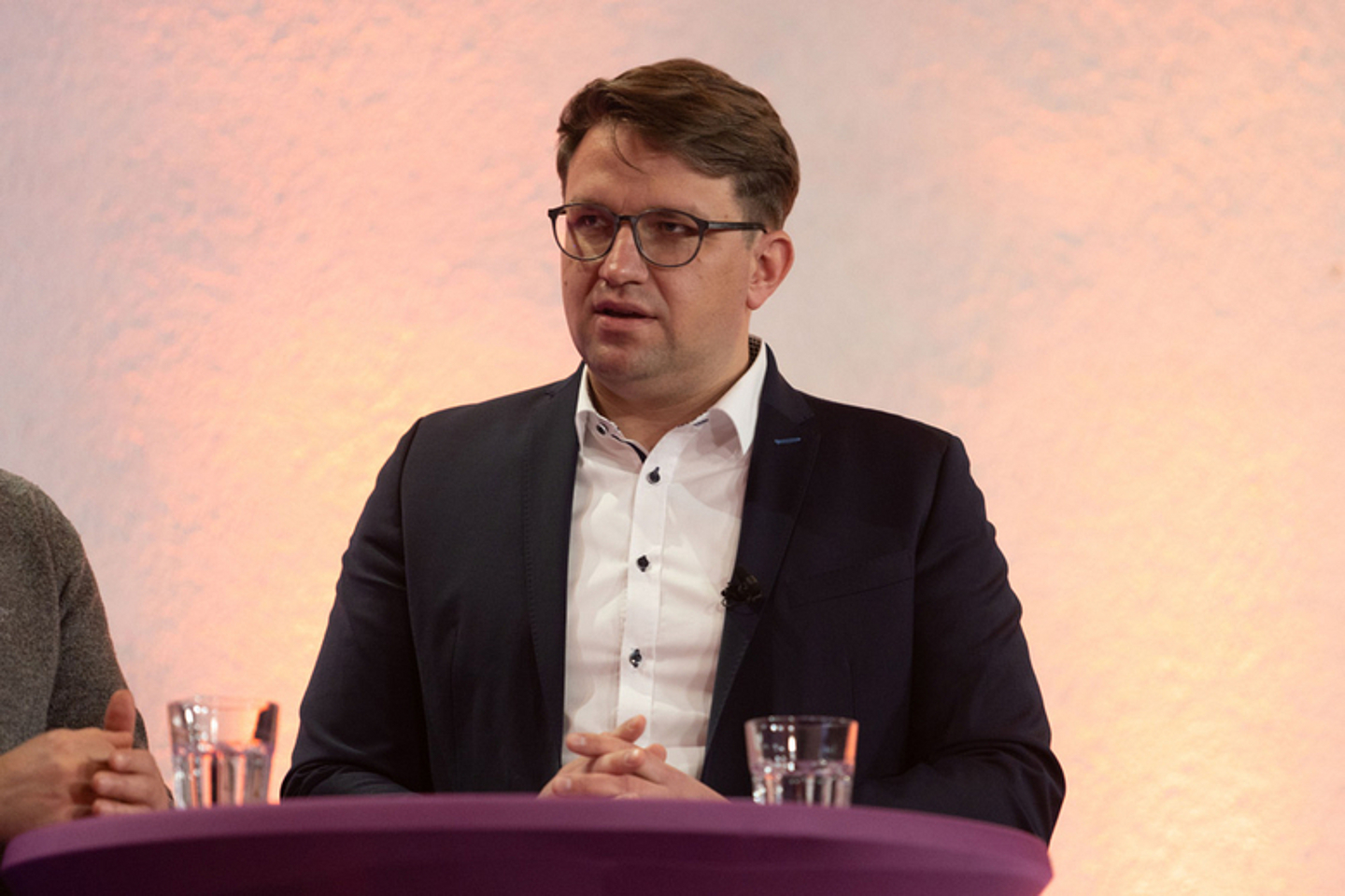 Podiumsdiskussion zu rechter Gewalt auf dem Adventsempfang der EKKW 2021
