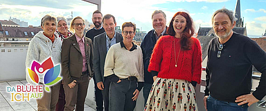 Bereiten den Auftritt der evangelischen Kirche auf der Landesgartenschau vor (v.l.): Dekanatssekretärin Sibylle Laudenbach, Pfarrerin Dagmar Scheer, Freiwilligenmanagerin Simone Möhring, Pfarrer Dieter Dersch, Dekan Bengt Seeberg, Pröpstin Sabine Kropf-Brandau, Pfarrer Wolfgang Echtermeyer, Pfarrerin Imke Leipold, Pfarrer i.R. Bernd Spriestersbach (Foto: Claudia Pfannemüller)