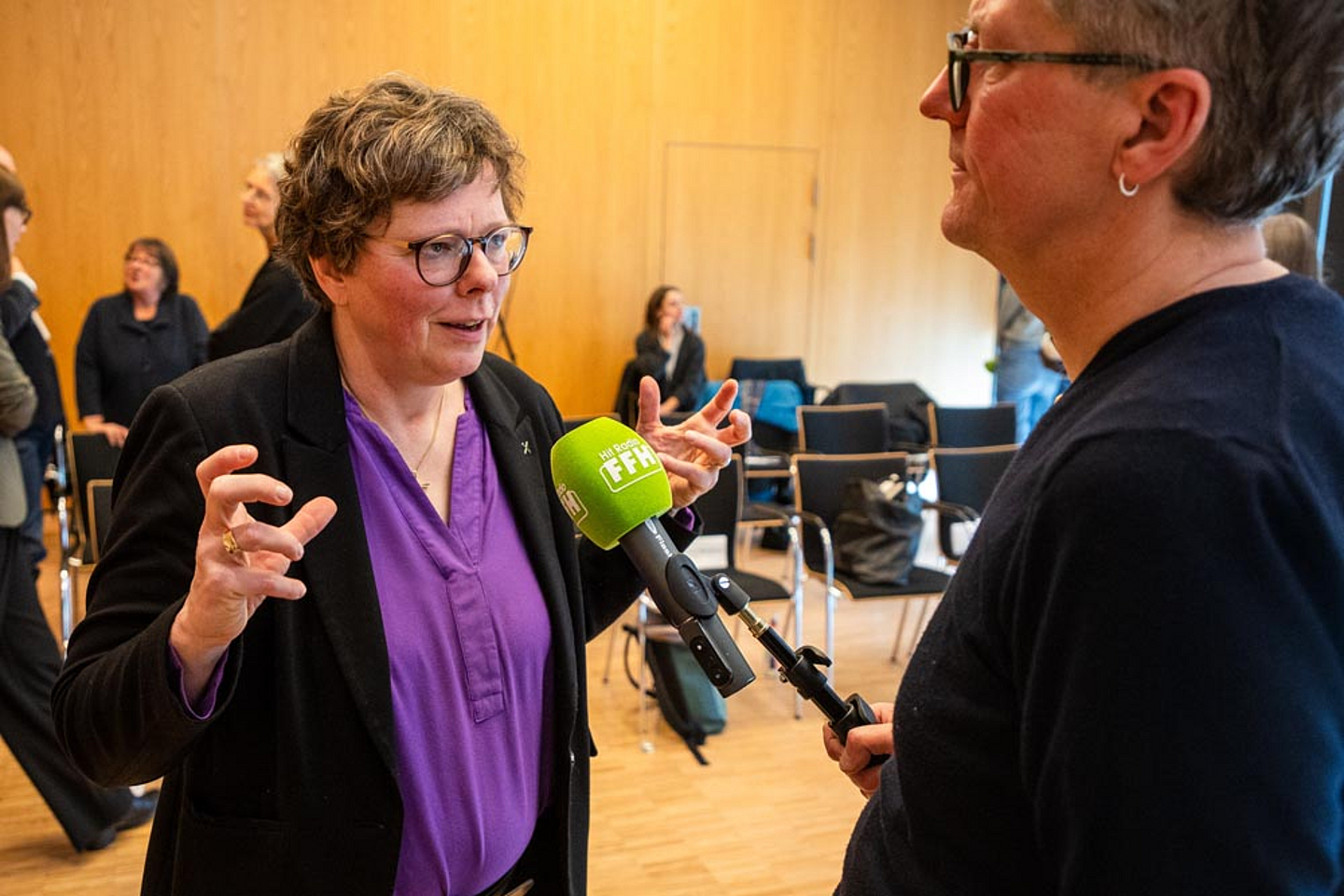 Pressegespräch zur Studie „Sexualisierte Gewalt durch einen hessischen evangelischen Gemeindepfarrer in den 1980er- Jahren“ Pressegespräch zur Studie „Sexualisierte Gewalt durch einen hessischen evangelischen Gemeindepfarrer in den 1980er- Jahren“