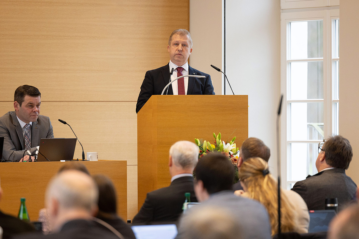 Präses Dr. Michael Schneider bei seiner Begrüßung