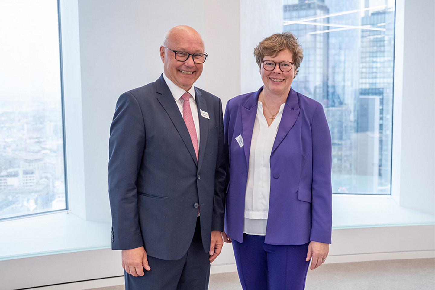 Bischöfin Dr. Hofmann mit dem aeu-Vorsitzenden Friedhelm Wachs
