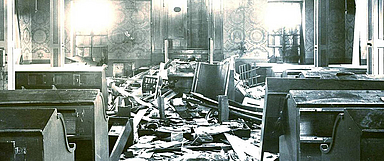 In der Reichspogromnacht vom 9. auf den 10. November 1938 zerstörten die Nationalsozialisten Einrichtungen und Eigentum jüdischer Bürger. Unser Foto zeigt die zerstörte Synagoge in Eschwege. (Foto: Stadtarchiv Eschwege, Foto: Fotoateliers Tellgmann)
