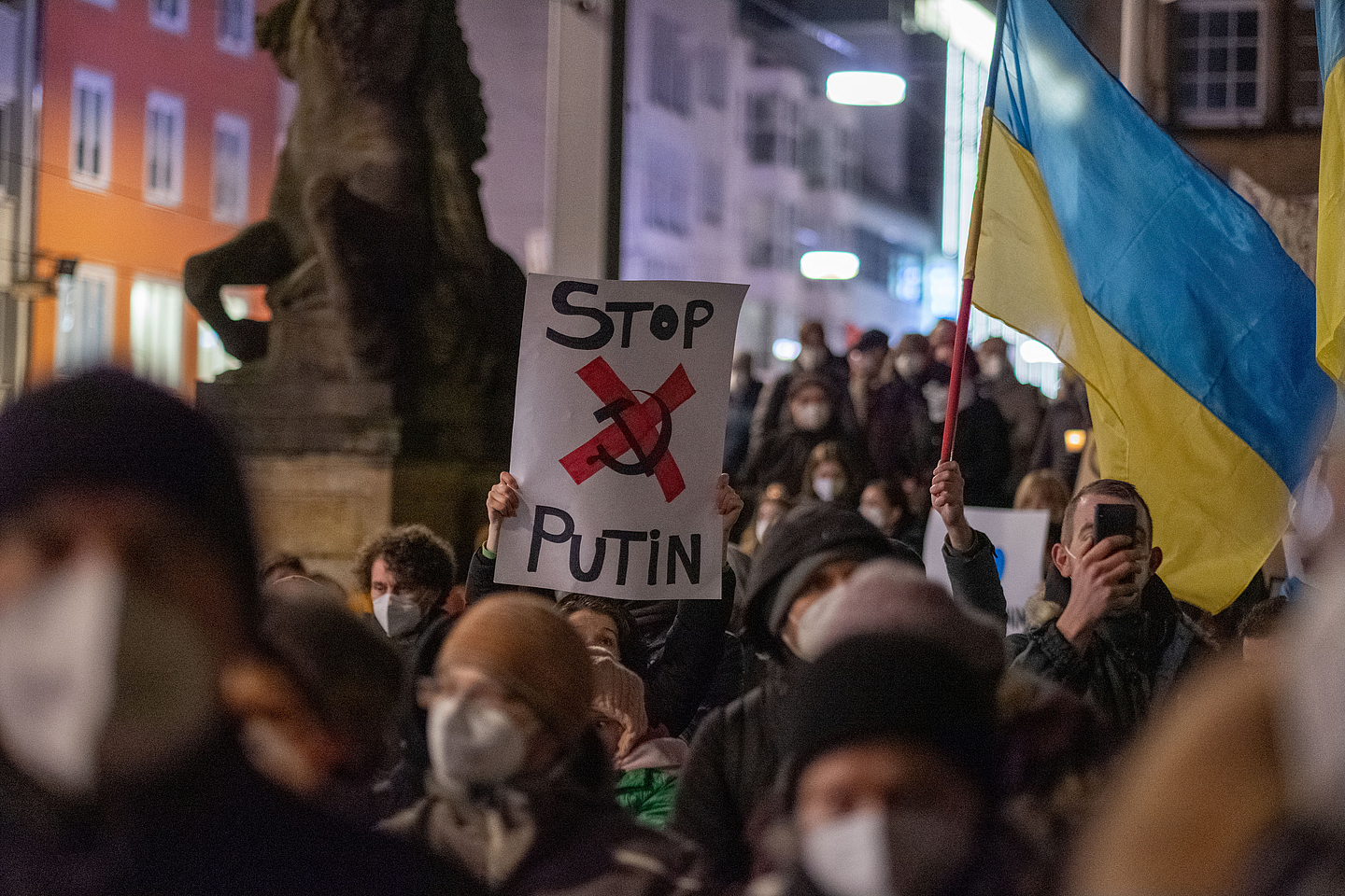 Frieden in der Ukraine - Friedensgebet Karlskirche und Kundgebung Rathaus Kassel