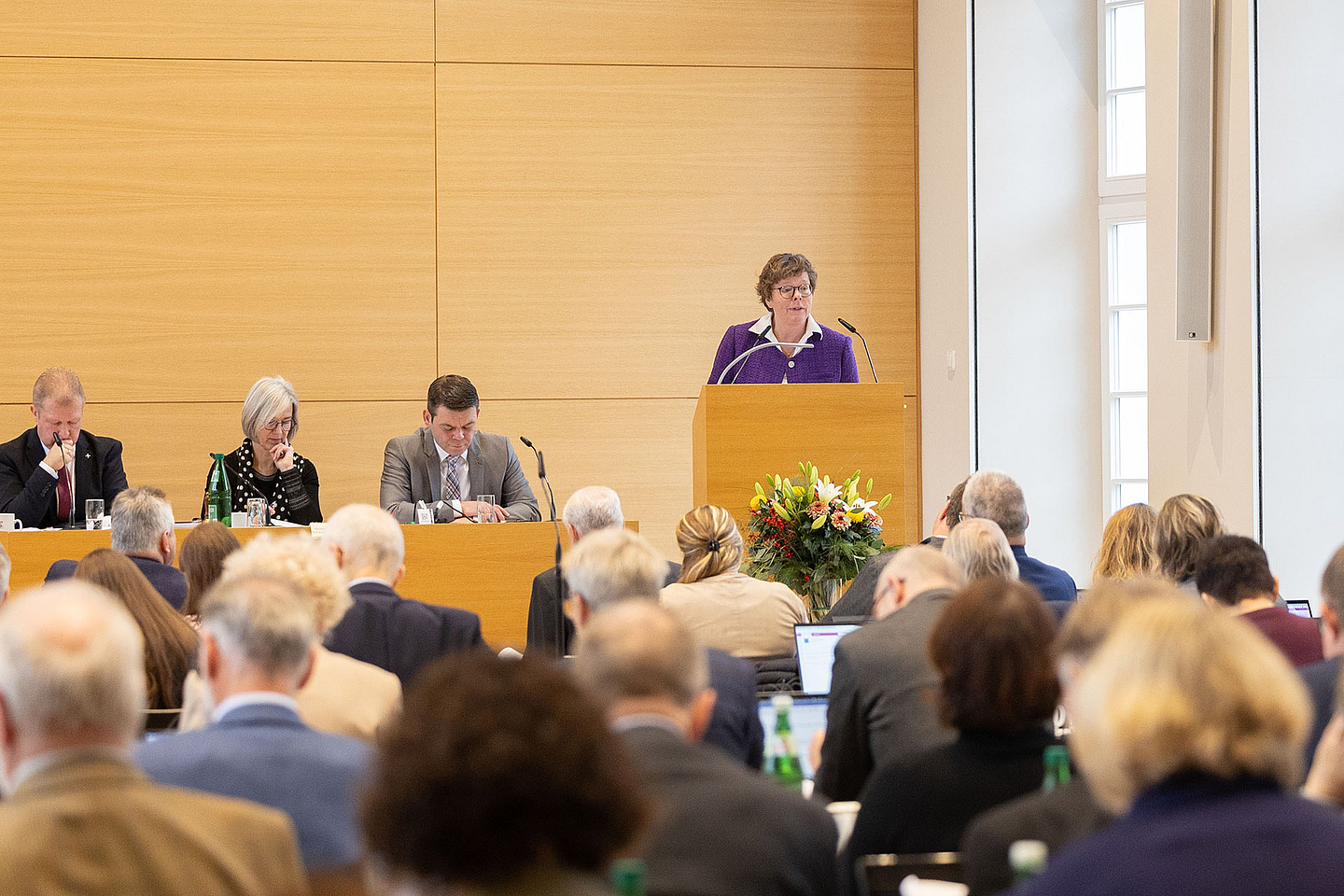 Bischöfin Dr. Beate Hofmann während ihres Berichts vor der Landesynode