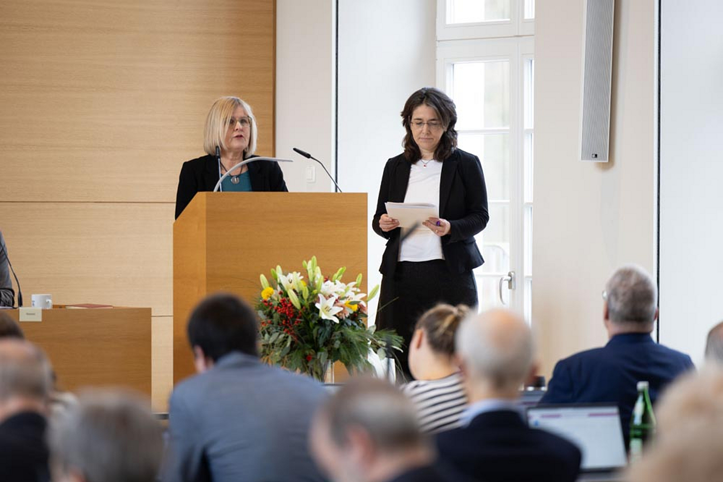 Pfarrerin Ulrike Joachimi und Diakonin Esther Koch zur KV-Wahl 2025