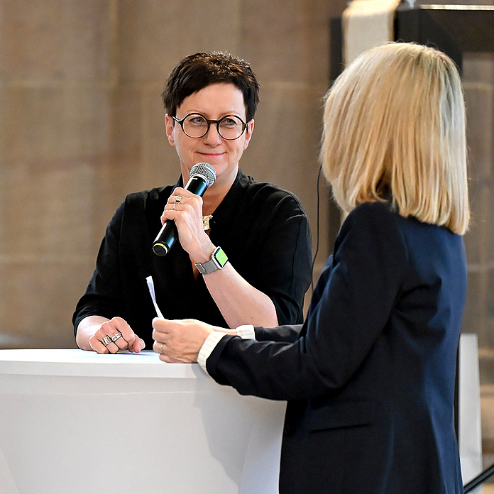Pröpstin Sabine Kropf-Brandau im Gespräch mit Claudia Pfannemüller vom Kirchenkreis