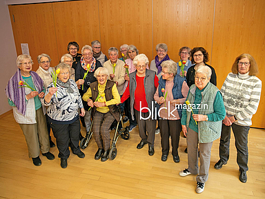 Jede Menge gute Nachrichten: Die 17 Frauen des Seniorenkreises Kaufungen waren beim Treffen gut gelaunt bei Kaffee und Kreppeln