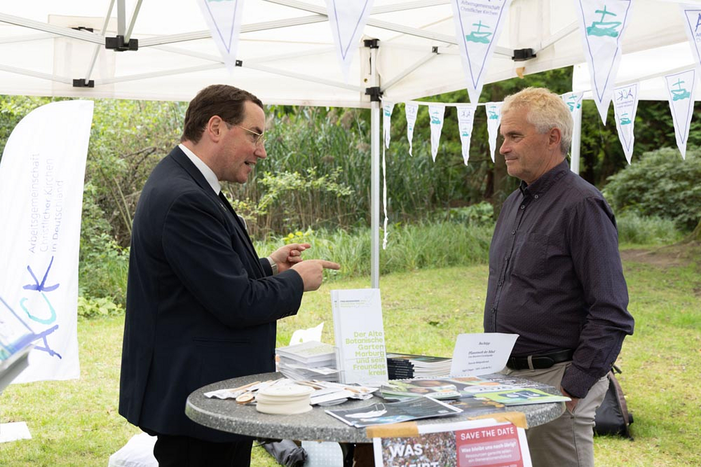 Diakon Dr. Stefan Wick (l.) im Gespräch mit Dr. Norbert Zander (Vorstand des Katholikenrates im Bistum Fulda)