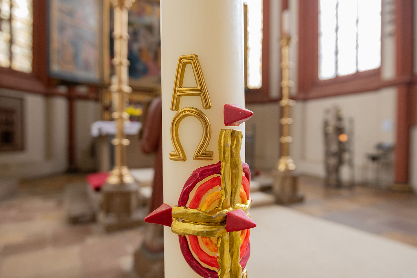 Unser Foto zeigt eine Osterkerze in der Kilianskirche in Korbach Unser Foto zeigt eine Osterkerze in der Kilianskirche in Korbach