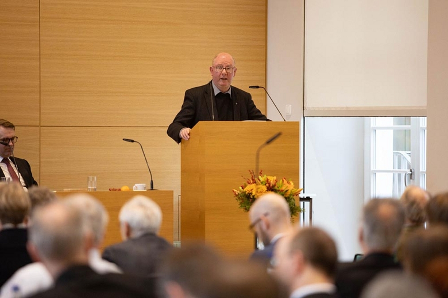Grußwort des Erzbistums Paderborn durch Monsignore Dr. Michael Hardt - Eröffnung der Herbsttagung 2019 der Landessynode in Hofgeismar. (Foto: medio.tv/Schauderna)