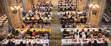 Blick in die festliche eingedeckte Elisabethkirche  (Alle Fotos: medio.tv/Balzer)