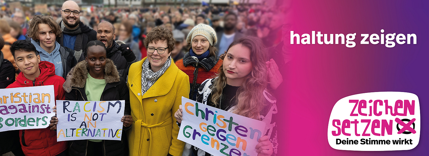 Angesichts der tiefgreifenden und teils hochgefährlichen Veränderungen in unserem
Land zeigen Gemeindeglieder, Ehren- und Hauptamtliche Haltung. Sie widersprechen menschenfeindlichen Positionen. Dafür steht Bischöfin Dr. Hofmann nicht allein,
neben und hinter ihr stehen viele oder aus evangelischer Perspektive: Die Bischöfin
ist Teil derer, die um ihres Glaubens willen Haltung zeigen. Auch das ist also etwas,
wofür Kirchenvorstände Verantwortung tragen.
