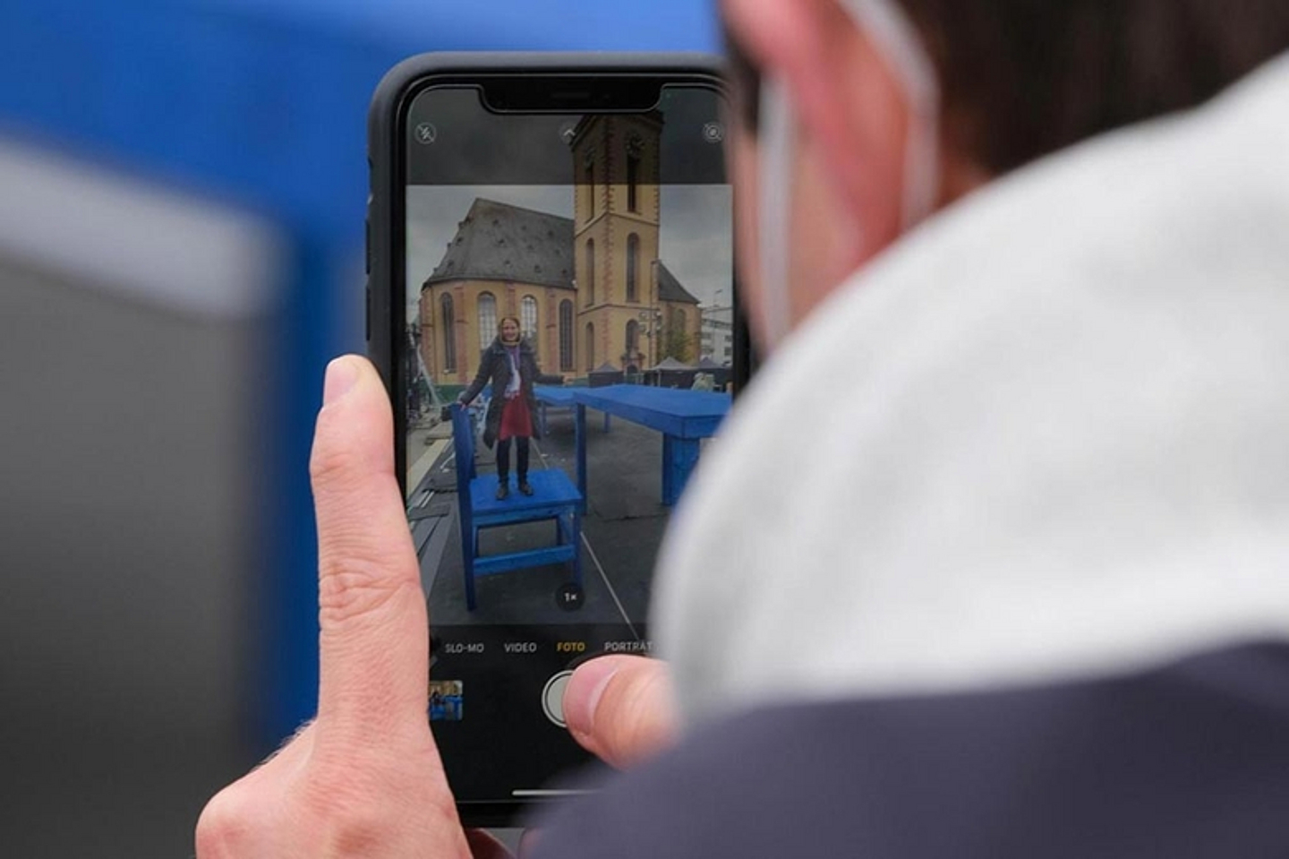 Die riesige Tafel soll als Fotomotiv und dem Hashtag #oekt auch in die digitale Welt des 3. Ökt wirken. (Foto: ÖKT/Quirmbach)