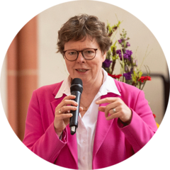 Portraitfoto von Bischöfin Dr. Beate Hofmann, EKKW Portraitfoto von Bischöfin Dr. Beate Hofmann, EKKW