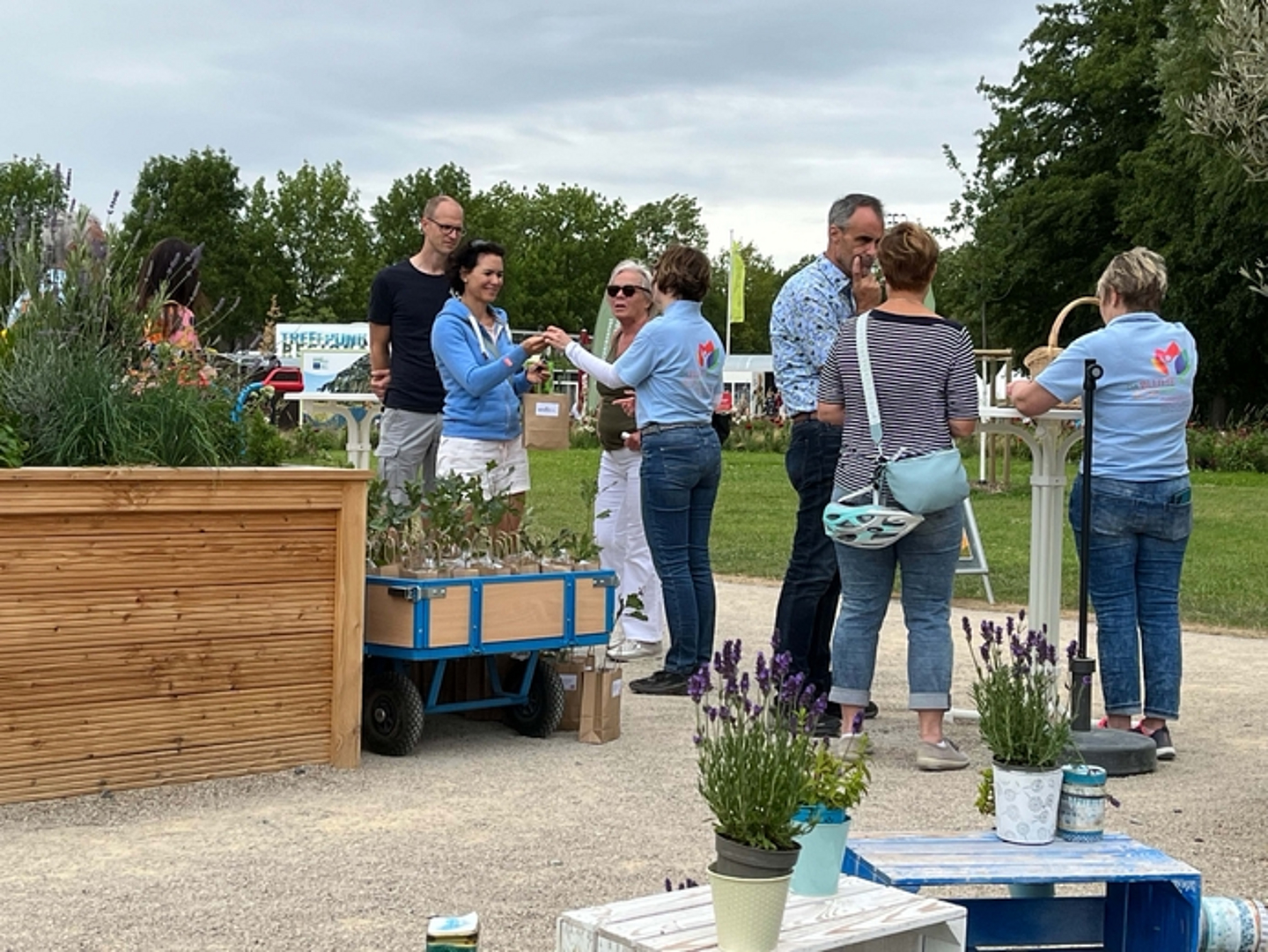 Gottesdienst mit Baum-Aktion zur Themenwoche «Bäume und Pflanzen» auf der Landesgartenschau in Fulda.