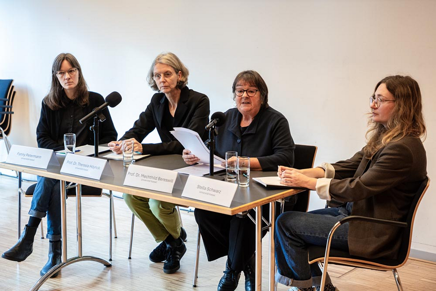 Pressegespräch zur Studie „Sexualisierte Gewalt durch einen hessischen evangelischen Gemeindepfarrer in den 1980er- Jahren“ Pressegespräch zur Studie „Sexualisierte Gewalt durch einen hessischen evangelischen Gemeindepfarrer in den 1980er- Jahren“