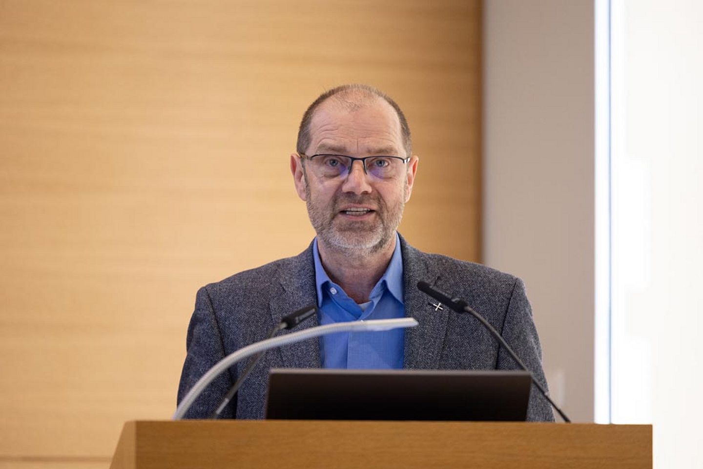 Dr. Diethelm Meißner (Dezernent für Diakonie und Ökumene der EKKW) mit dem Tagungspunkt: Diakonie – Strategische Perspektiven