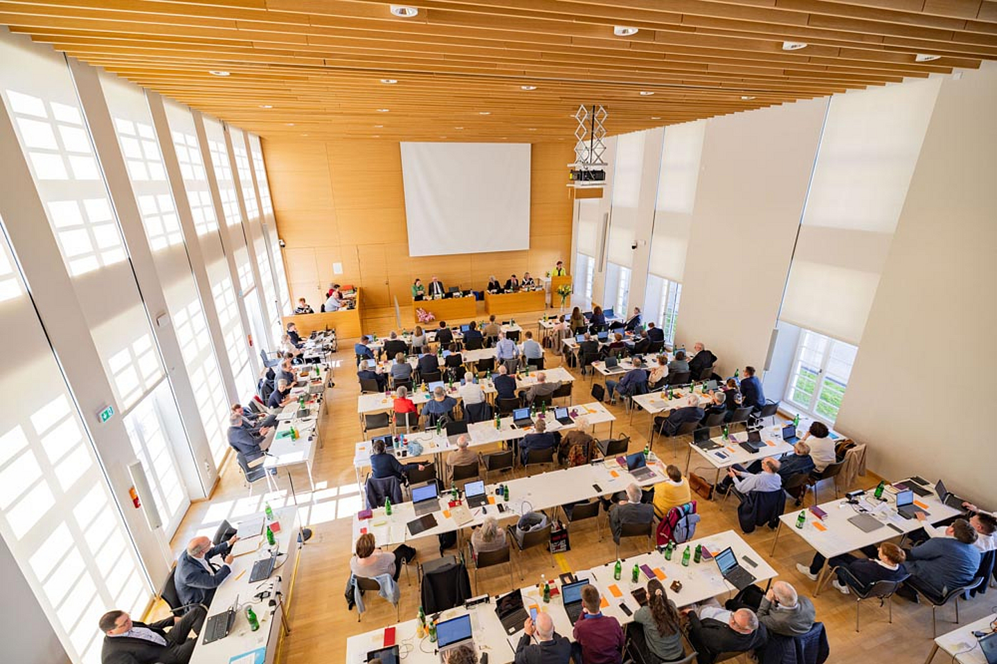 Blick in den Synodalsaal der Evangelischen Tagungsstätte Hofgeismar